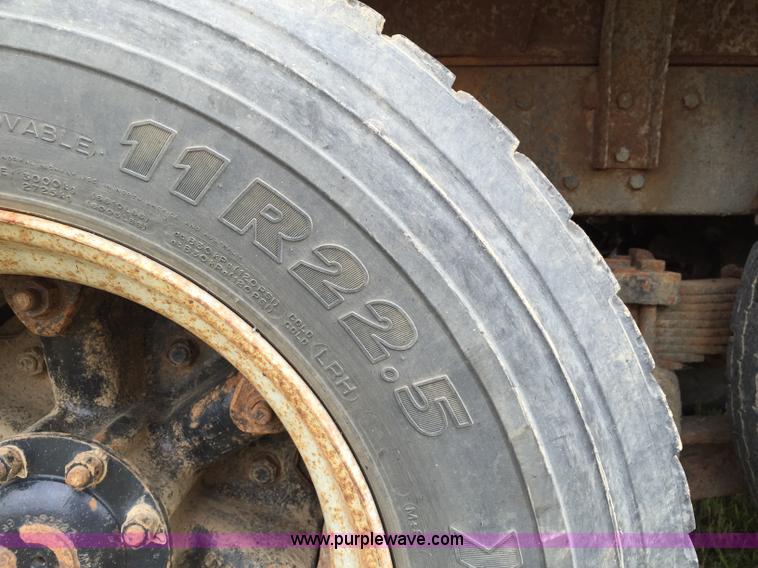 image for item J1744 1992 Ford LT8000 dump truck