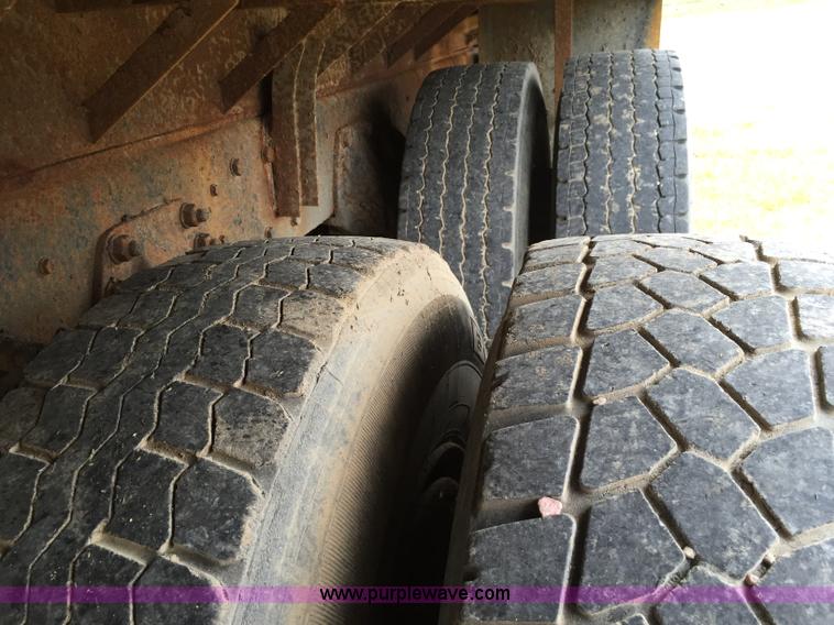 image for item J1744 1992 Ford LT8000 dump truck