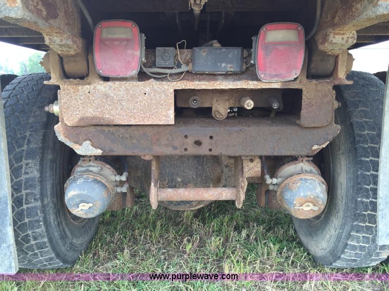 image for item J1744 1992 Ford LT8000 dump truck