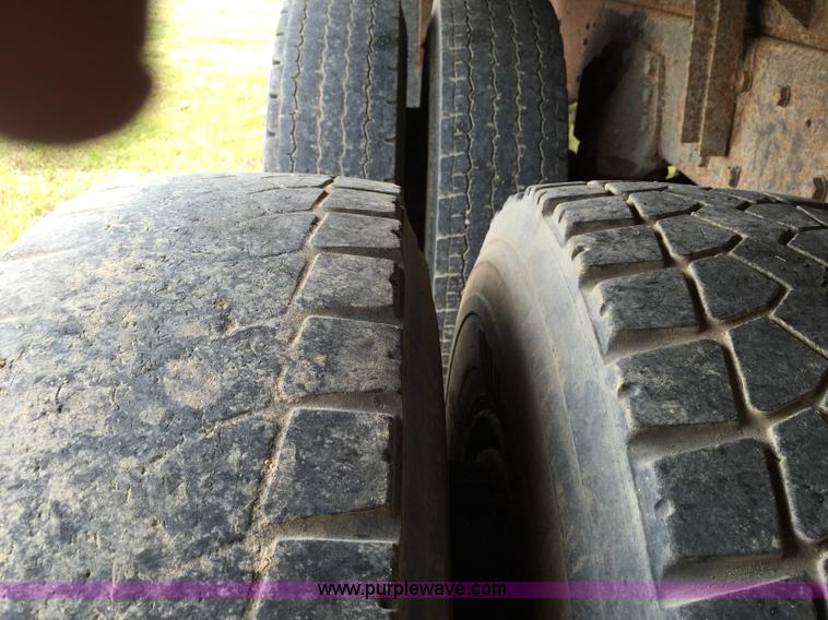 image for item J1744 1992 Ford LT8000 dump truck