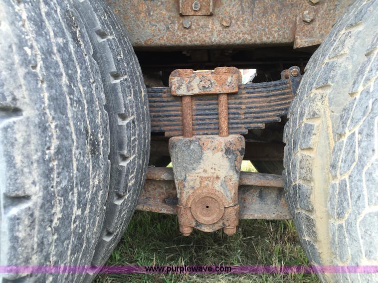 image for item J1744 1992 Ford LT8000 dump truck