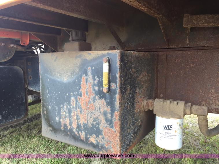 image for item J1744 1992 Ford LT8000 dump truck