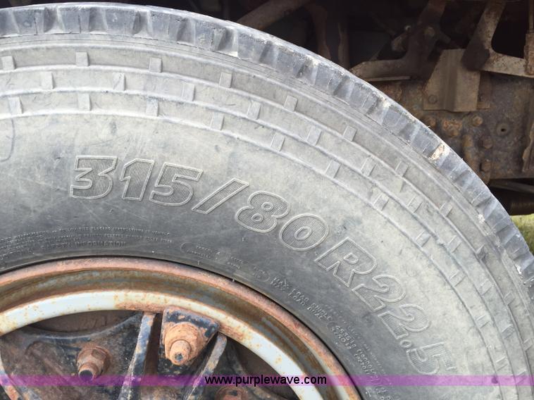 image for item J1744 1992 Ford LT8000 dump truck