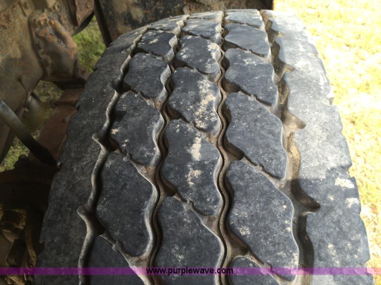 image for item J1744 1992 Ford LT8000 dump truck