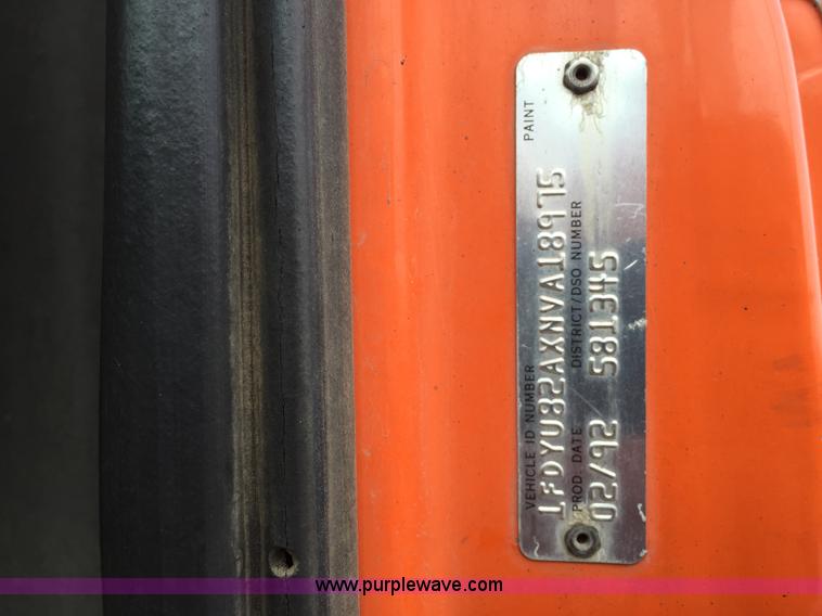 image for item J1744 1992 Ford LT8000 dump truck