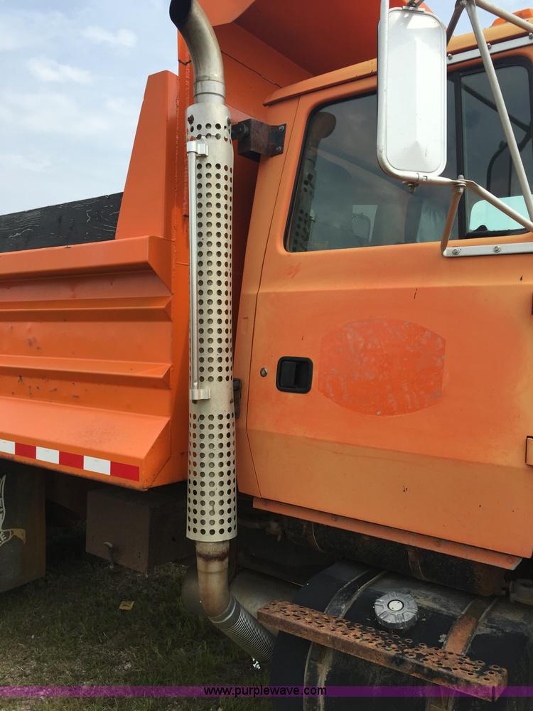 image for item J1744 1992 Ford LT8000 dump truck