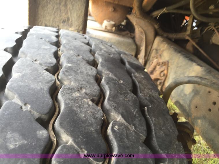 image for item J1744 1992 Ford LT8000 dump truck