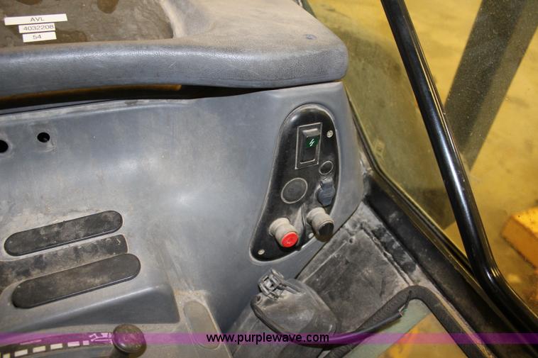 image for item J3514 1999 New Holland TS110 tractor