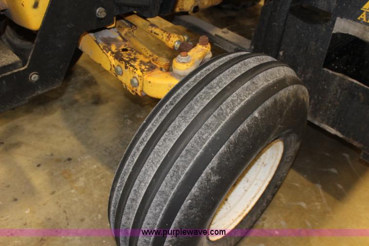 image for item J3514 1999 New Holland TS110 tractor