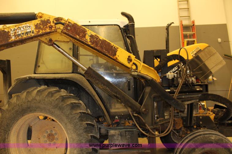 image for item J3514 1999 New Holland TS110 tractor