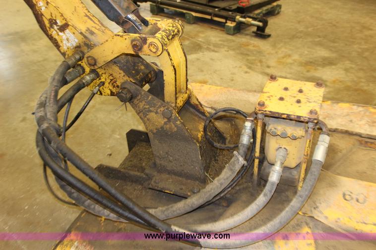 image for item J3514 1999 New Holland TS110 tractor