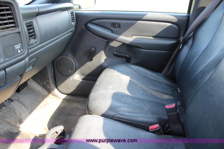 image for item J3524 2002 Chevrolet Silverado 1500 pickup truck