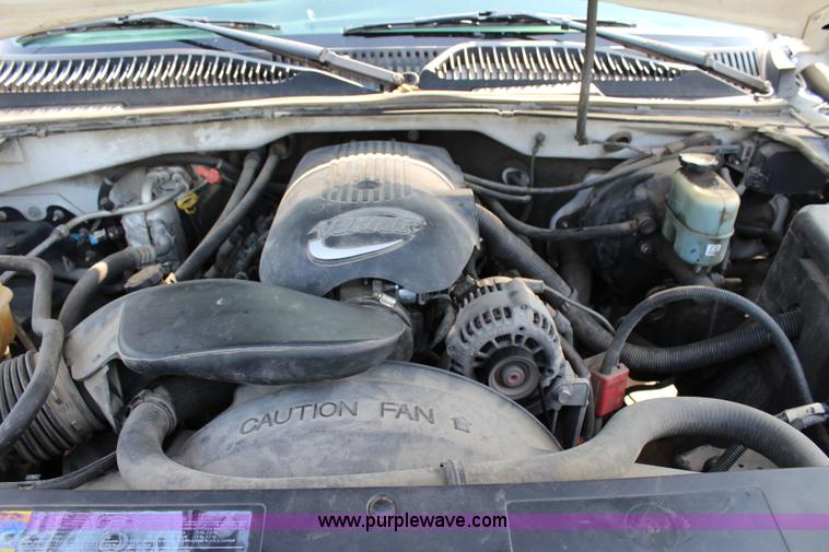 image for item J3524 2002 Chevrolet Silverado 1500 pickup truck