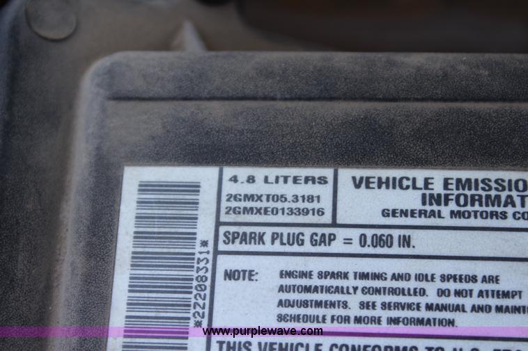 image for item J3524 2002 Chevrolet Silverado 1500 pickup truck