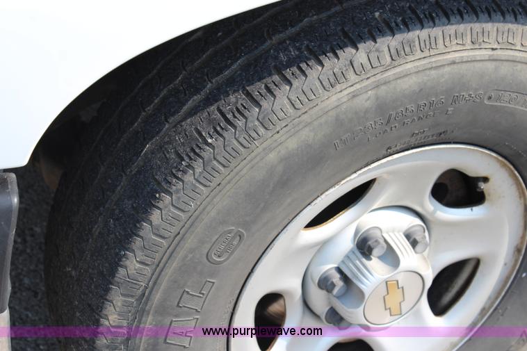 image for item J3524 2002 Chevrolet Silverado 1500 pickup truck