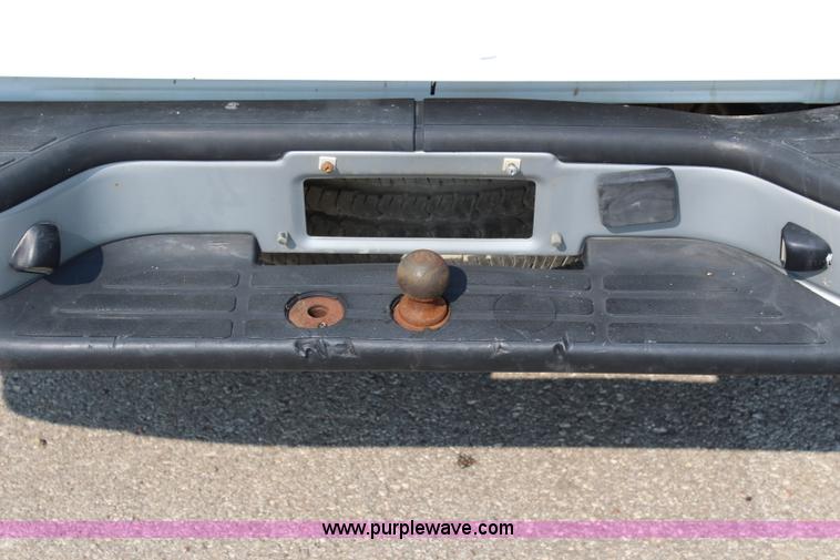 image for item J3524 2002 Chevrolet Silverado 1500 pickup truck