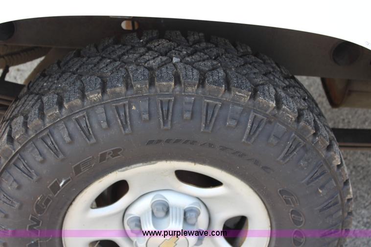 image for item J3524 2002 Chevrolet Silverado 1500 pickup truck