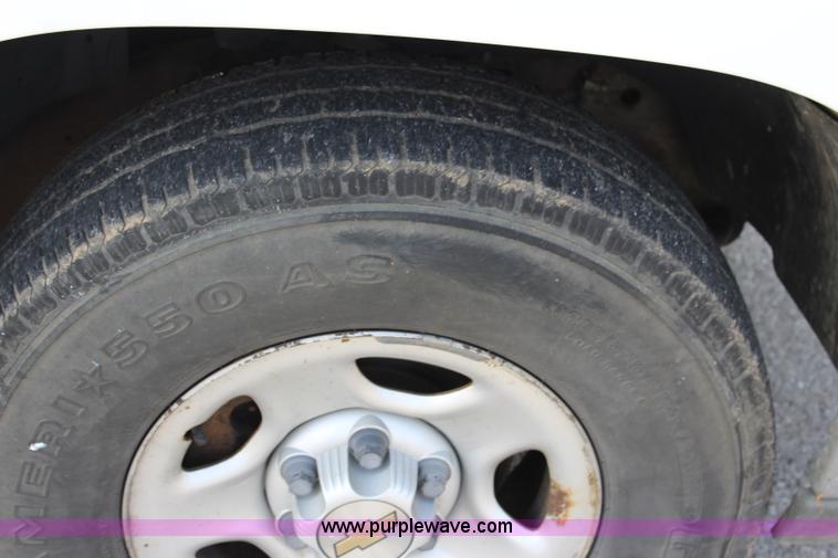 image for item J3524 2002 Chevrolet Silverado 1500 pickup truck