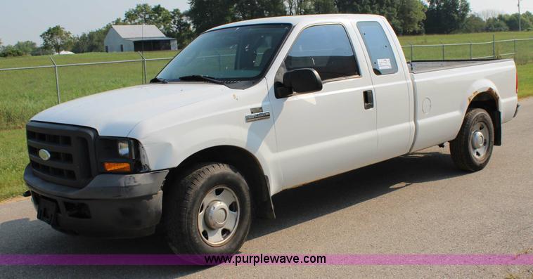 image for item J3525 2005 Ford F250 Super Duty SuperCab pickup truck