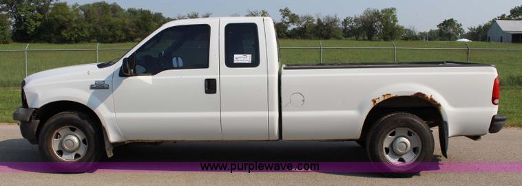 image for item J3525 2005 Ford F250 Super Duty SuperCab pickup truck