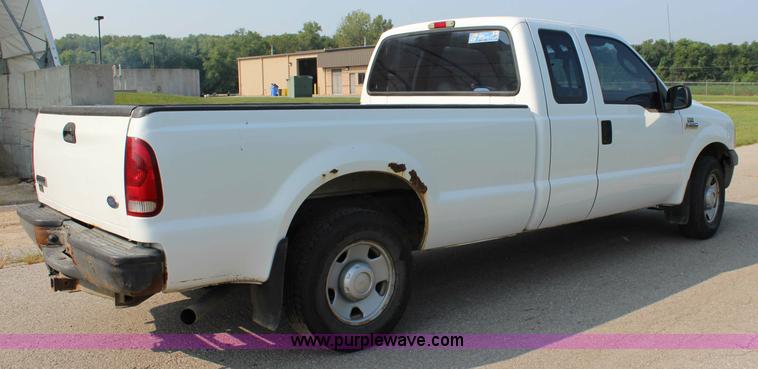 image for item J3525 2005 Ford F250 Super Duty SuperCab pickup truck