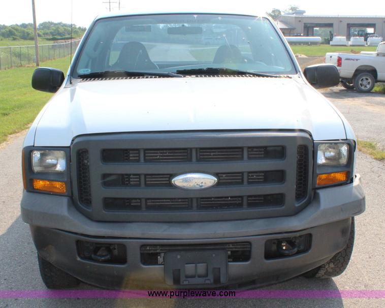 image for item J3525 2005 Ford F250 Super Duty SuperCab pickup truck