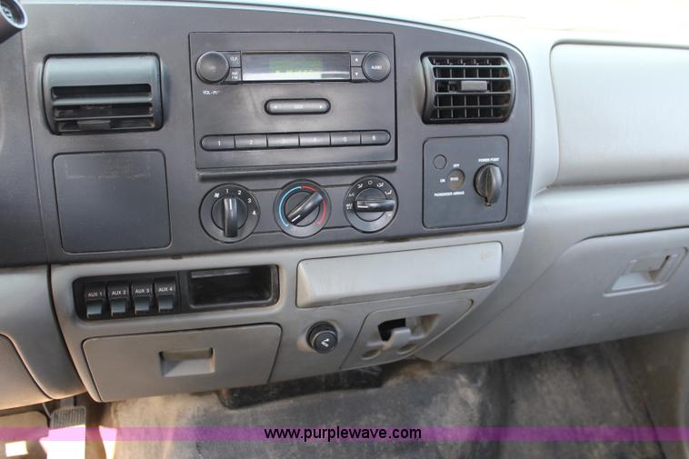 image for item J3525 2005 Ford F250 Super Duty SuperCab pickup truck