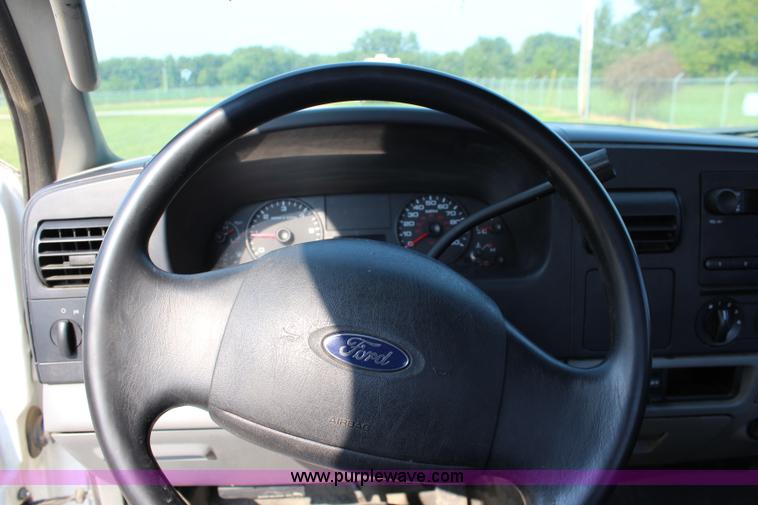 image for item J3525 2005 Ford F250 Super Duty SuperCab pickup truck