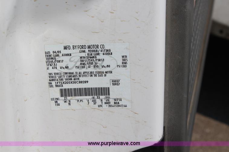 image for item J3525 2005 Ford F250 Super Duty SuperCab pickup truck