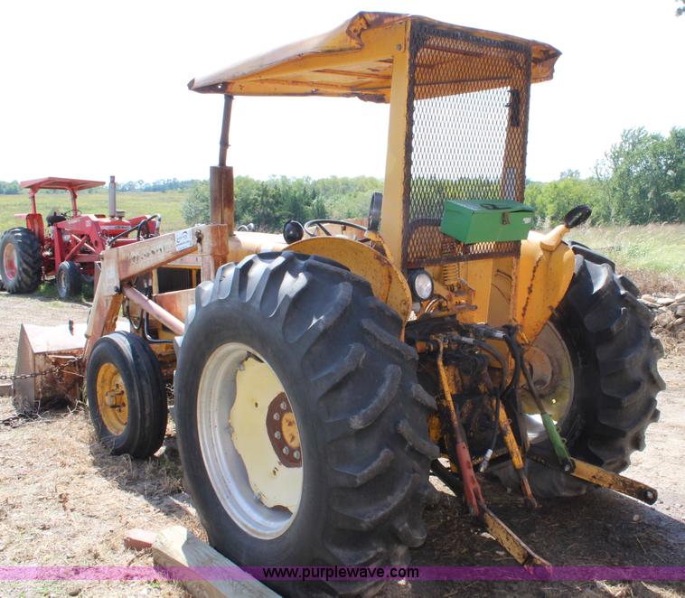 image for item J3651 1972 John Deere 401B tractor