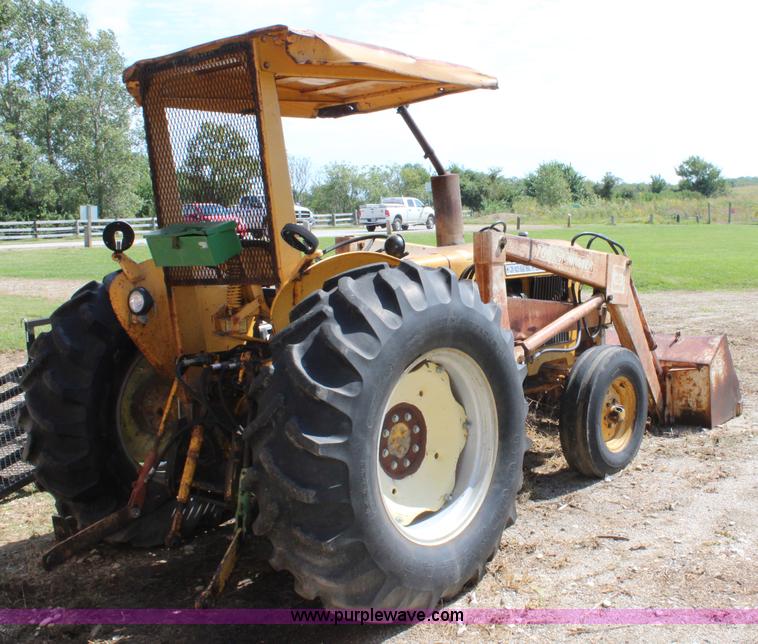 image for item J3651 1972 John Deere 401B tractor