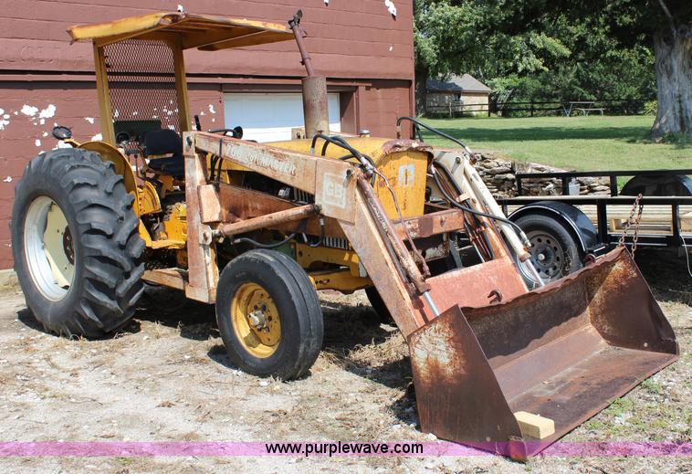 image for item J3651 1972 John Deere 401B tractor