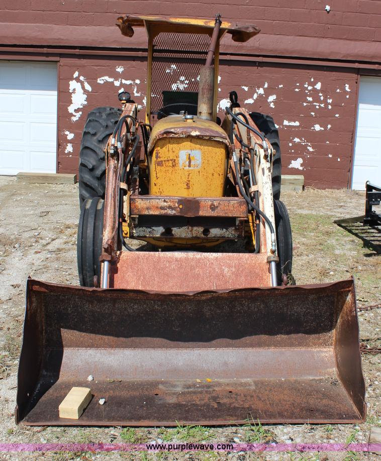 image for item J3651 1972 John Deere 401B tractor