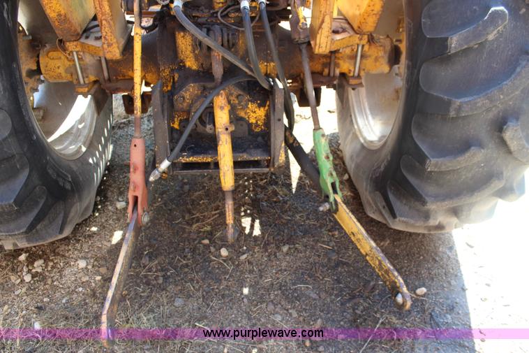 image for item J3651 1972 John Deere 401B tractor