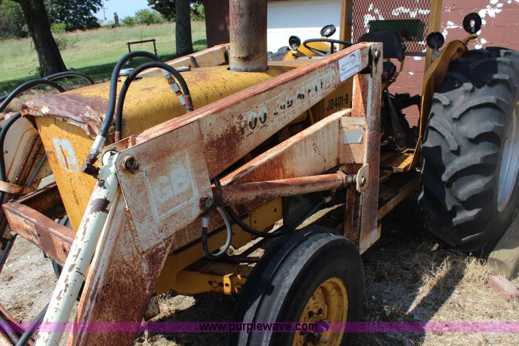 image for item J3651 1972 John Deere 401B tractor