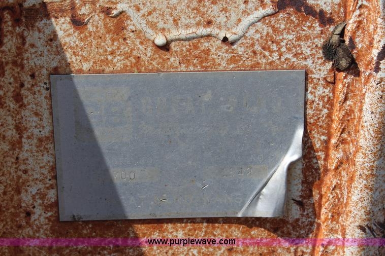 image for item J3651 1972 John Deere 401B tractor