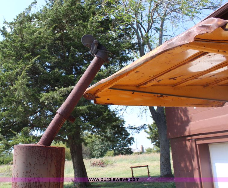 image for item J3651 1972 John Deere 401B tractor