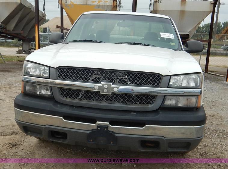 image for item J6408 2003 Chevrolet Silverado 1500 pickup truck