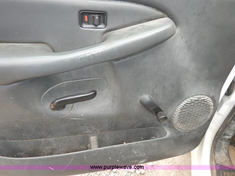 image for item J6408 2003 Chevrolet Silverado 1500 pickup truck