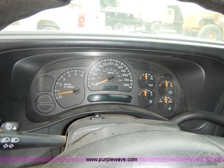 image for item J6408 2003 Chevrolet Silverado 1500 pickup truck