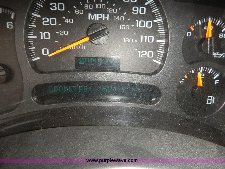 image for item J6408 2003 Chevrolet Silverado 1500 pickup truck