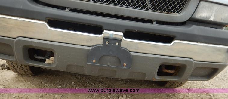 image for item J6408 2003 Chevrolet Silverado 1500 pickup truck