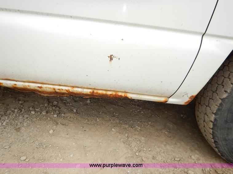 image for item J6408 2003 Chevrolet Silverado 1500 pickup truck