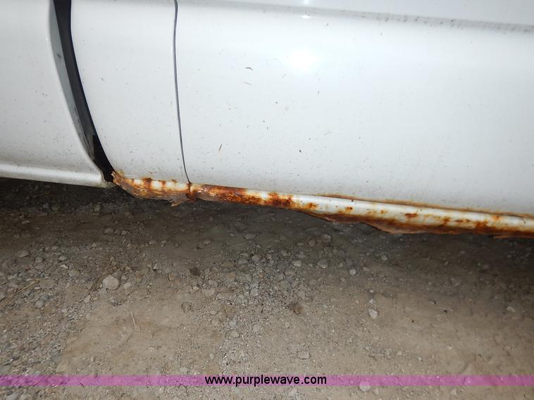 image for item J6408 2003 Chevrolet Silverado 1500 pickup truck