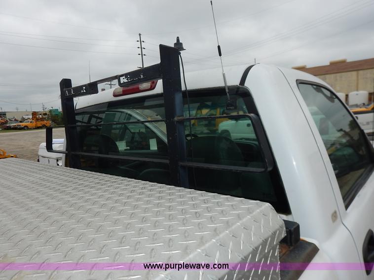 image for item J6408 2003 Chevrolet Silverado 1500 pickup truck