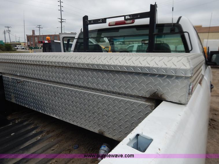 image for item J6408 2003 Chevrolet Silverado 1500 pickup truck