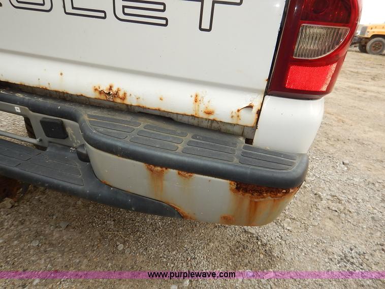 image for item J6408 2003 Chevrolet Silverado 1500 pickup truck