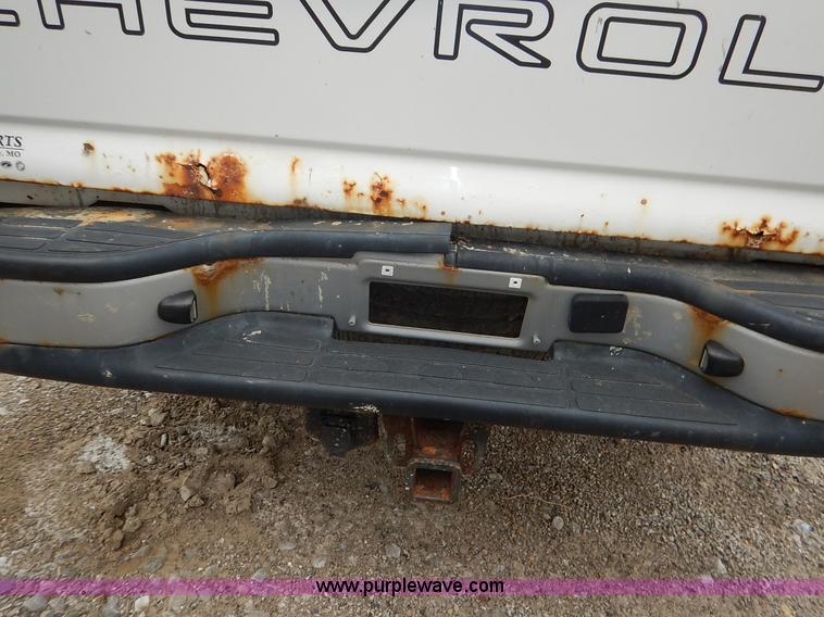 image for item J6408 2003 Chevrolet Silverado 1500 pickup truck