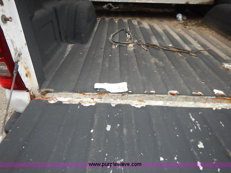 image for item J6408 2003 Chevrolet Silverado 1500 pickup truck