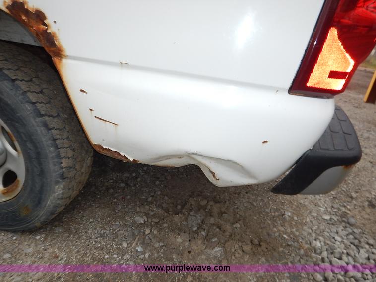 image for item J6408 2003 Chevrolet Silverado 1500 pickup truck